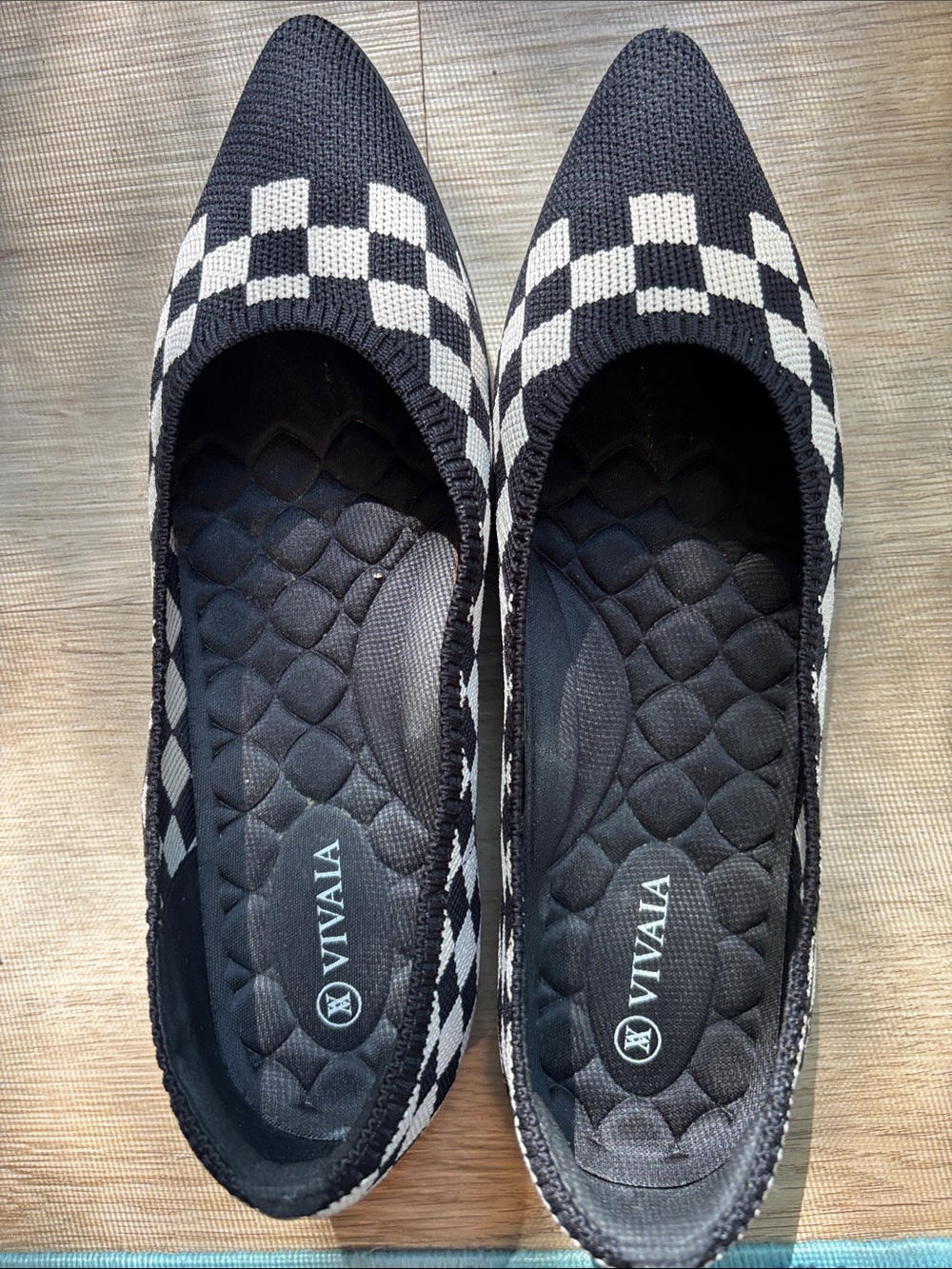 VIVAIA Black & White Checkered Pointed Knit Flats